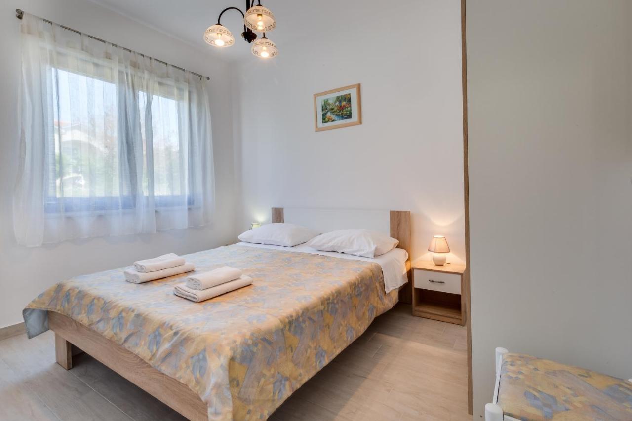Family Friendly Seaside Apartments Kozino, Zadar - 5756 Petrčane Extérieur photo