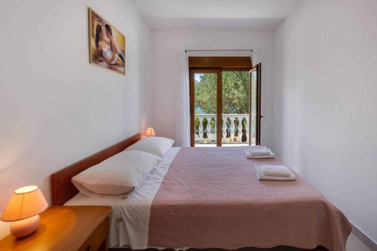 Family Friendly Seaside Apartments Kozino, Zadar - 5756 Petrčane Extérieur photo